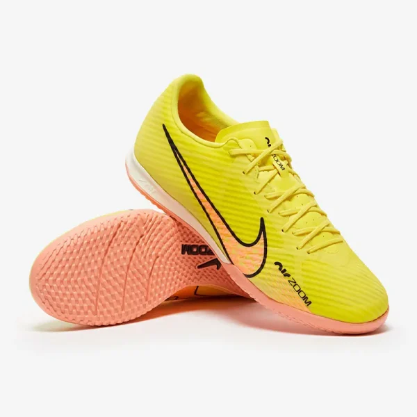 Nike Air Zoom Mercurial Vapor XV Academy IC - Gul Strike/Sunset Glow/Coconut Milk Fodboldstøvler
